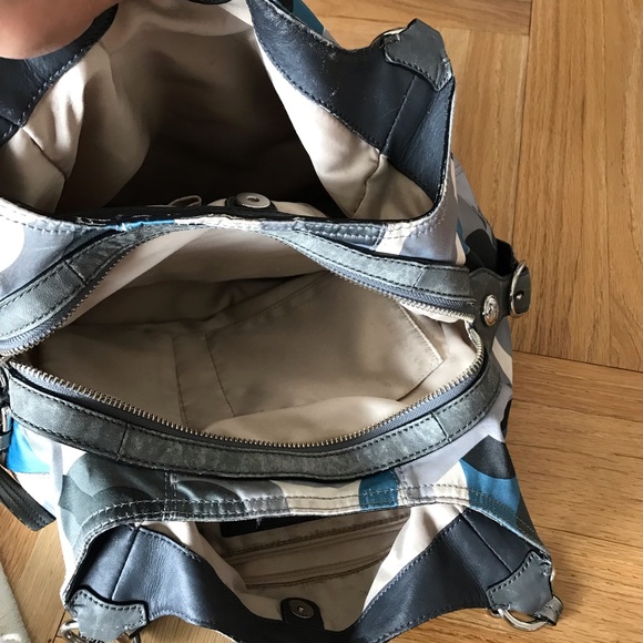 Coach - Picture 8 of 9